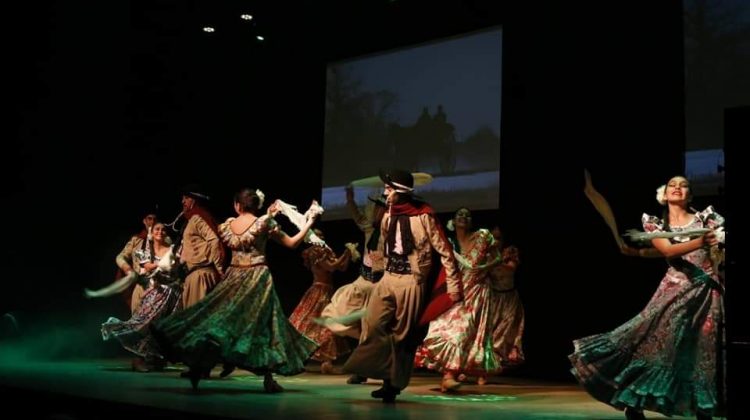 Danzas argentinas en el Centro Cultural de San Francisco