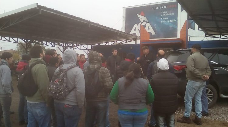 Alumnos de la carrera Soldador de la UPrO visitaron la empresa Imisa