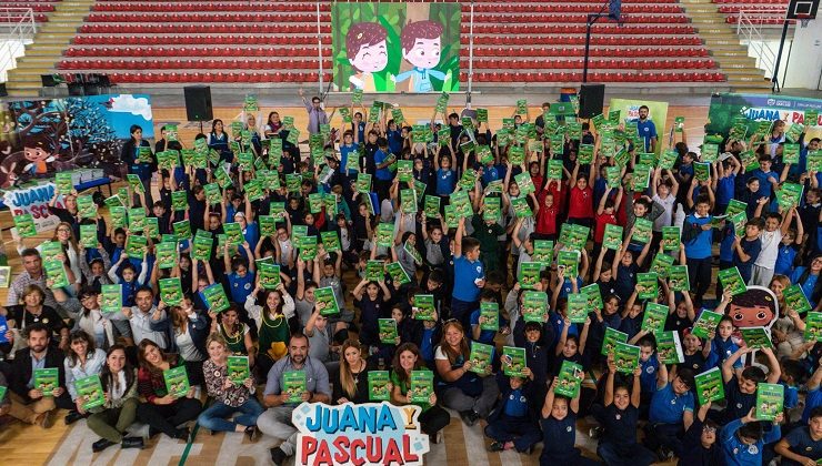 Más de 350 estudiantes disfrutaron de la presentación del manual de “Juana y Pascual”