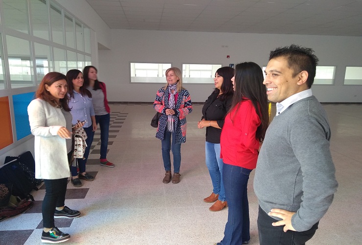 La ministra Calderón acompañó a los docentes que se desempeñarán en la institución.