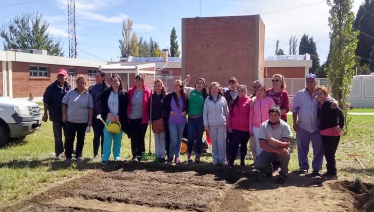 El Ministerio de Producción armó dos nuevas huertas con fines recreativos y terapéuticos