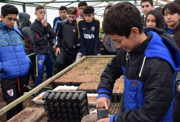 Alumnos de la Escuela Generativa “Academia Auriazul” visitaron el vivero provincial