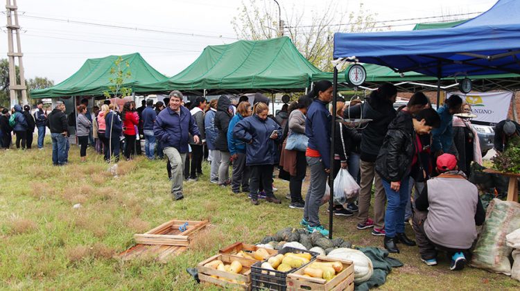 Fuerte demanda de verduras y carnes en la primera salida de “Sol Puntano” por los barrios de San Luis