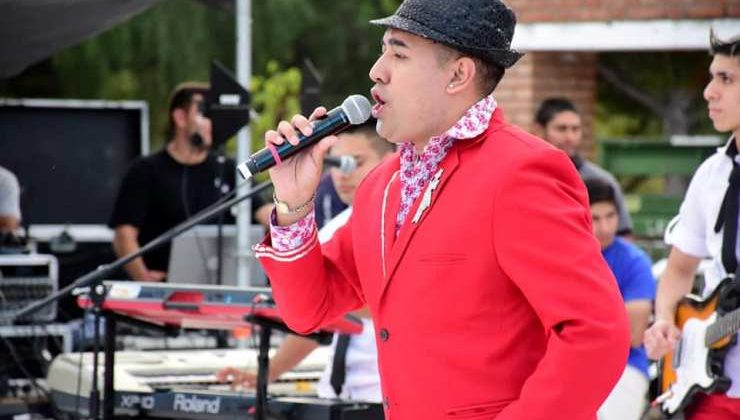 Juan Manuel “El Ángel” Tropical hizo bailar a todos en el Parque IV Centenario