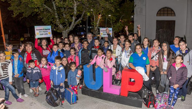 Alumnos de escuelas de distintos parajes viajan a conocer Buenos Aires