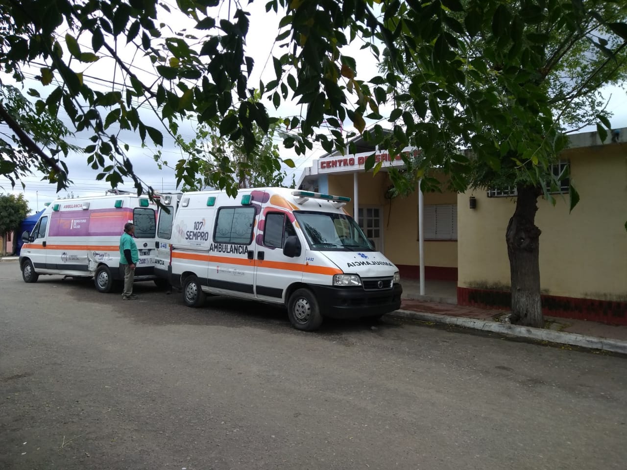En el CAPS de Villa de la Quebrada hay guardia con médicos, enfermeros y agentes sanitarios.