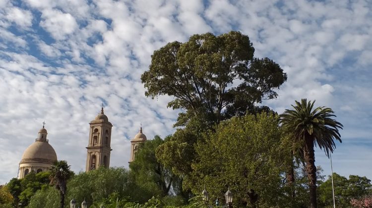 Este sábado las nubes coparán el cielo puntano, pero las temperaturas serán templadas