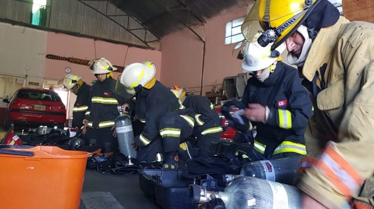 Más capacitación para los bomberos de la Policía