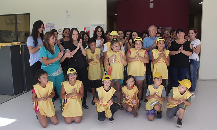 Los niños de “Guardianes del Ambiente” recibieron chalecos confeccionados por alumnas de la UPrO