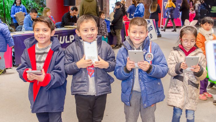 La entrega de tabletas y computadoras transitó su cuarto día en Terrazas del Portezuelo