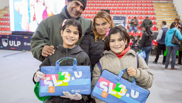 Se llevó a cabo la segunda entrega semanal de tabletas y netbooks en La Pedrera