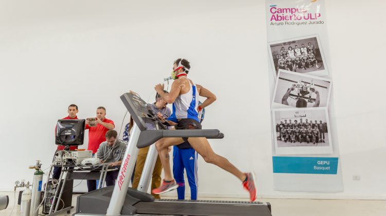 Leandro Paris fue evaluado con tecnología de avanzada en el Campus Abierto de la ULP