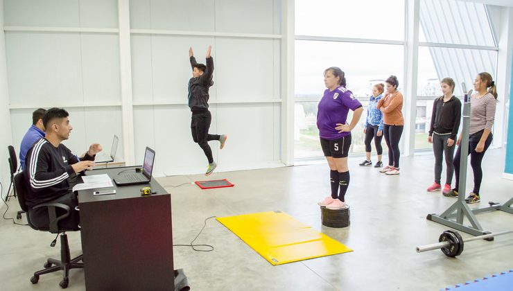 El equipo de fútbol femenino de Casino de Merlo fue testeado en el Campus