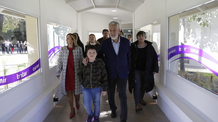 El gobernador inauguró el Centro Oncológico Integral, una obra con un inmenso sentido social