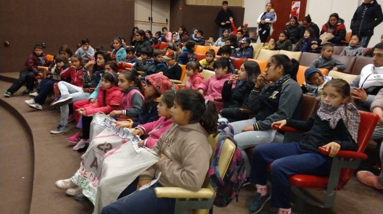 Niños del barrio Rawson participaron del ciclo “Los Merenderos al Cine”