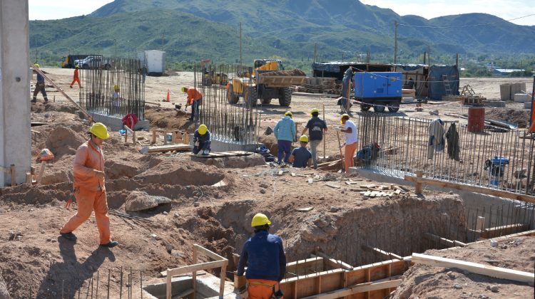 La obra del Hospital Central “Ramón Carrillo” ya genera 240 empleos directos y estables