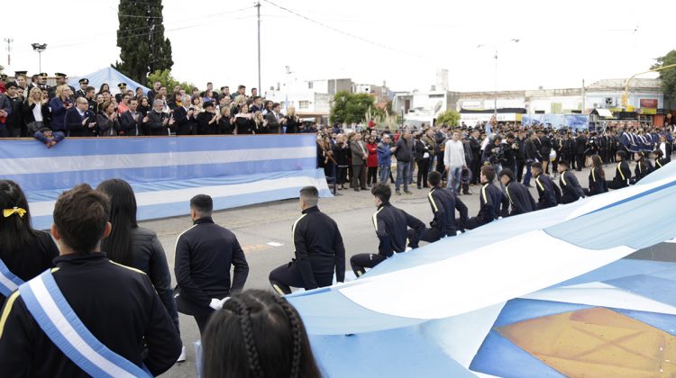 En una masiva y espectacular fiesta, el pueblo de San Luis homenajeó a la Patria