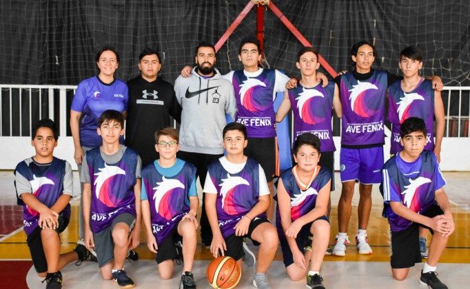 La escuela de básquet del “Ave Fénix” jugó su primer partido amistoso