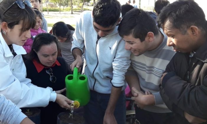 Los alumnos del Centro de Día “La Esperanza” aprendieron sobre germinación de nativas