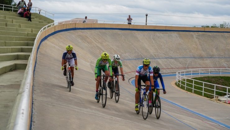 El Velódromo Provincial continúa con los encuentros de ciclismo de pista