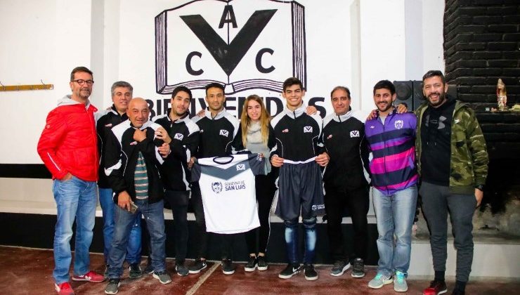 El Gobierno de la Provincia continúa con la entrega de camisetas a clubes de Villa Mercedes