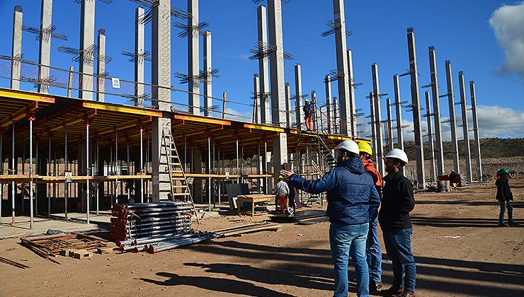 Otra obra que progresa: trabajan en los contrapisos y el sistema de losas del Hospital Central “Ramón Carrillo”