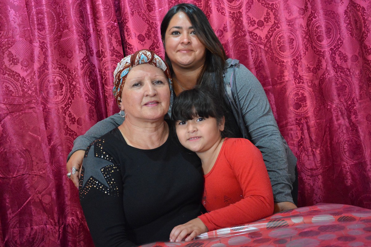 Olga junto a su hija Vanesa y su nieta Briana.