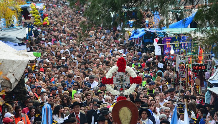 Con profundo fervor, los sanluiseños acompañaron al Cristo de la Quebrada en la procesión en su honor