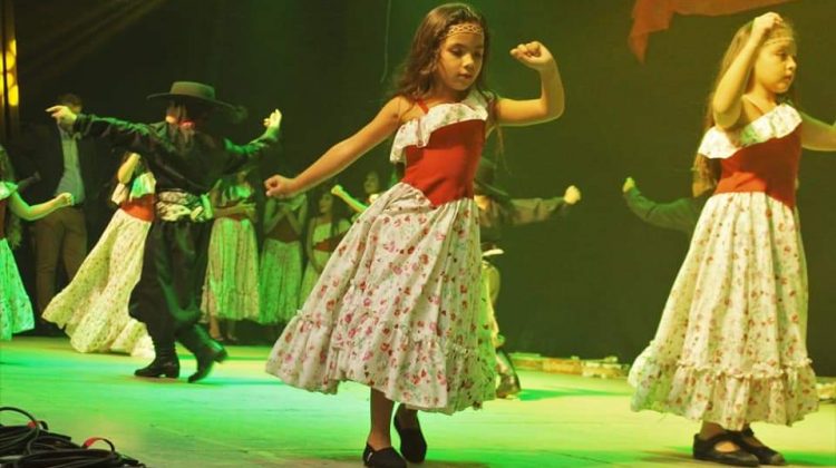 En el Molino Fénix hubo canto y baile en un sábado de tradición