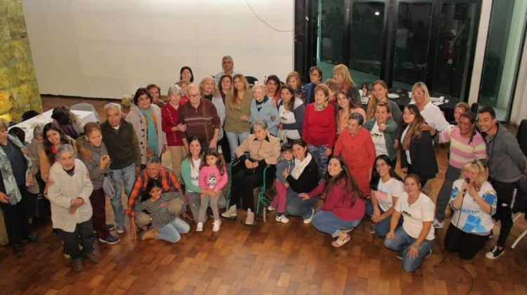 Los abuelos de Villa Mercedes vivieron una tarde a pura alegría