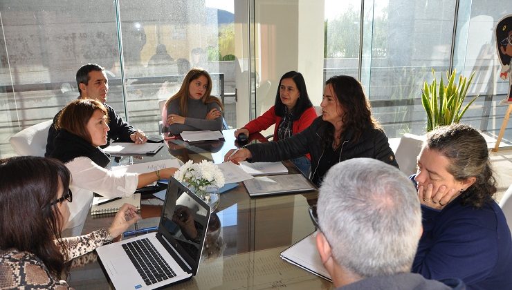 Continúa el diálogo con gremios docentes