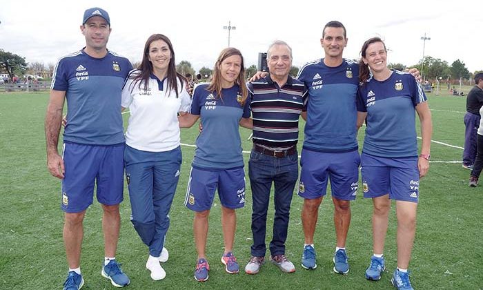 La UPrO y la Liga de Fútbol recibieron al cuerpo técnico de la selección femenina