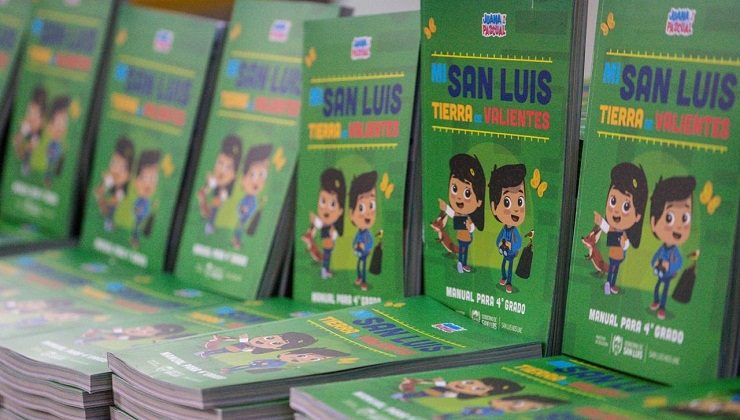 Comienza la entrega del manual “Mi San Luis, Tierra de Valientes” a escuelas del interior