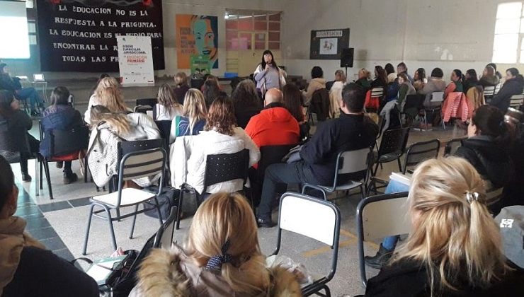 Más de 150 docentes y directivos de la Región Educativa I conocieron el nuevo Diseño Curricular de Educación Primaria