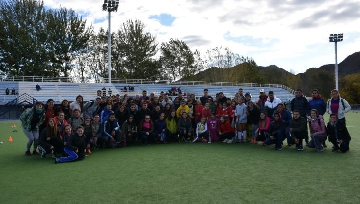 Comenzó la capacitación de hockey en el “Ave Fénix”