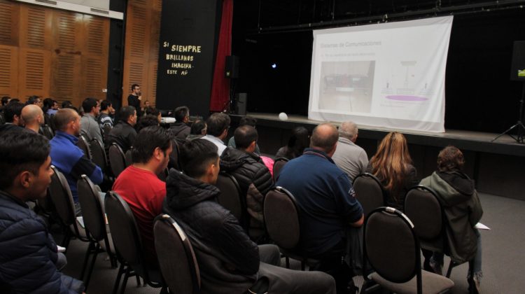 Se dictó la séptima clase del curso de energías fotovoltaicas y se prepara la práctica en el Parque La Pedrera