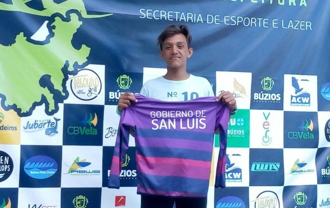 Adriano Nick visitó las oficinas de Deportes luego de participar en los Juegos Sudamericanos de Windsurf 