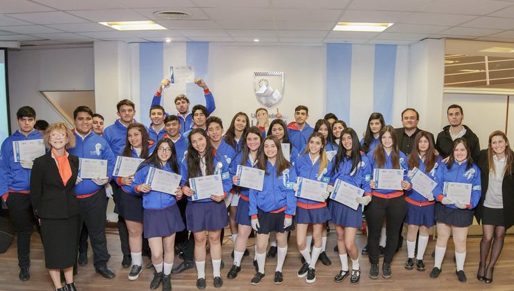 Alumnos de la EPD “Albert Einstein” prometieron lealtad a la Bandera Argentina