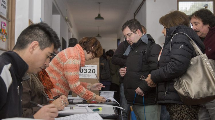 El comicio se desarrolla con normalidad en toda la provincia