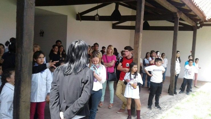 Cientos de personas por fin de semana visitan la Réplica de la Casa de Tucumán