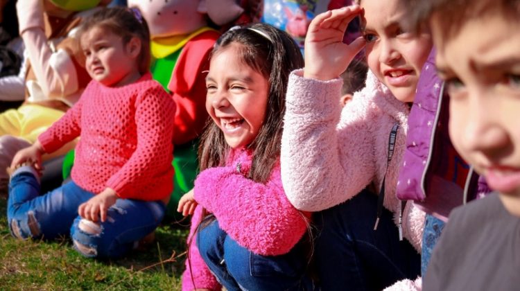 El “Divertimóvil” llevó toda su alegría al barrio 1000 Viviendas