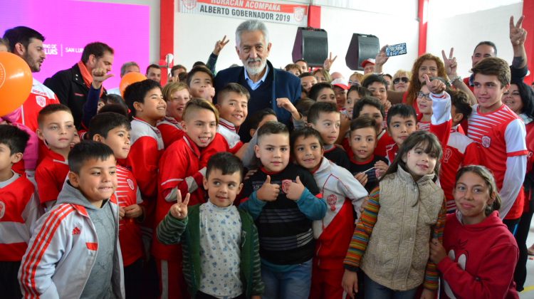 Una gran alegría para la familia del “Globito”: el gobernador inauguró obras en el Club Huracán