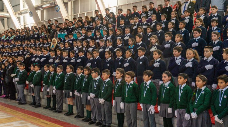 Más de 500 chicos de 5 escuelas prometieron lealtad a la Bandera