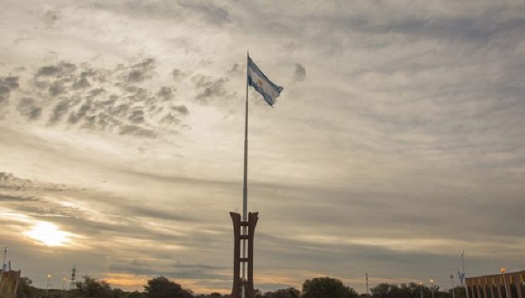 Toro Negro: estudiantes de 29 escuelas le dirán “sí prometo” a la Enseña Nacional