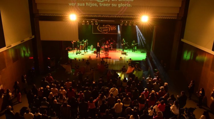 El Centro Carismático Jesús realizó el encuentro “La Fiesta de la Familia” en el “Molino Fénix”