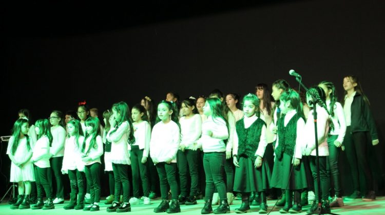 Niños y adolescentes del taller de canto hicieron su presentación en el “Molino Fénix”