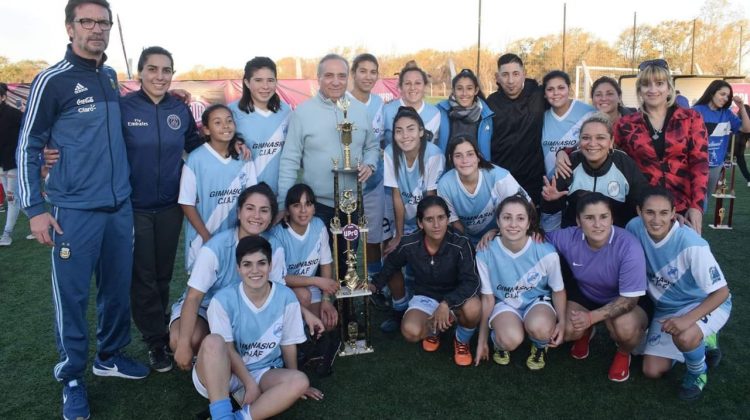 La UPrO premió a las mejores del fútbol femenino