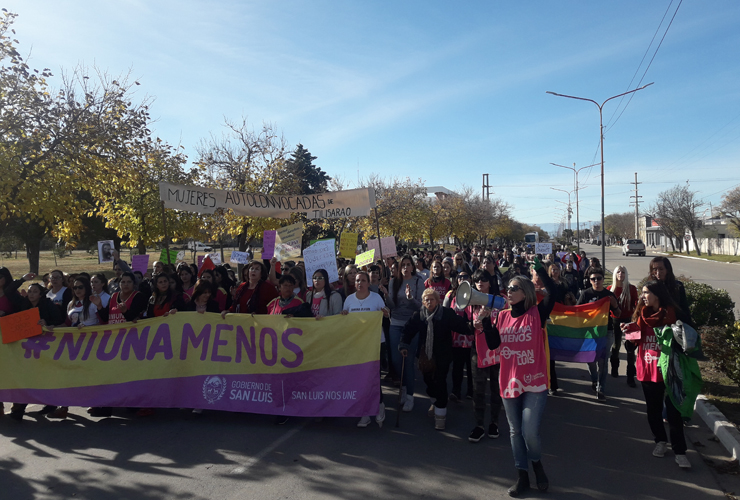 Más de 500 personas marcharon en Tilisarao junto a la Secretaría de la Mujer.