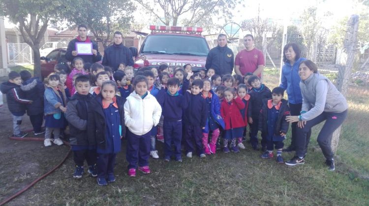 Bomberos de la Policía visitaron escuelas rurales y urbanas