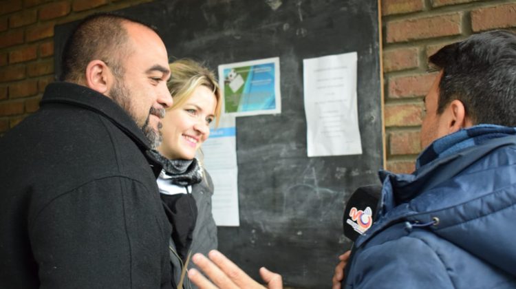 “A pesar del frío, la lluvia y la falta de luz, hay muchas ganas de votar”